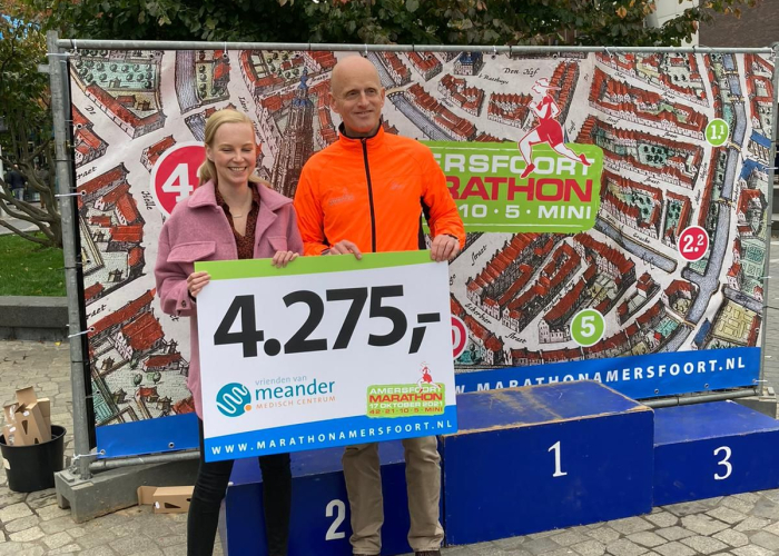 Cheque voor de Vrienden van Marathon Amersfoort 2021