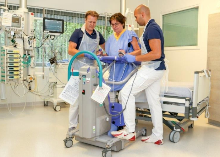 Sara Plus sta-op-stoel dankzij oliebollenactie 2019