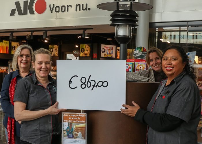 Lever uw petflesjes in bij de AKO in Meander ....